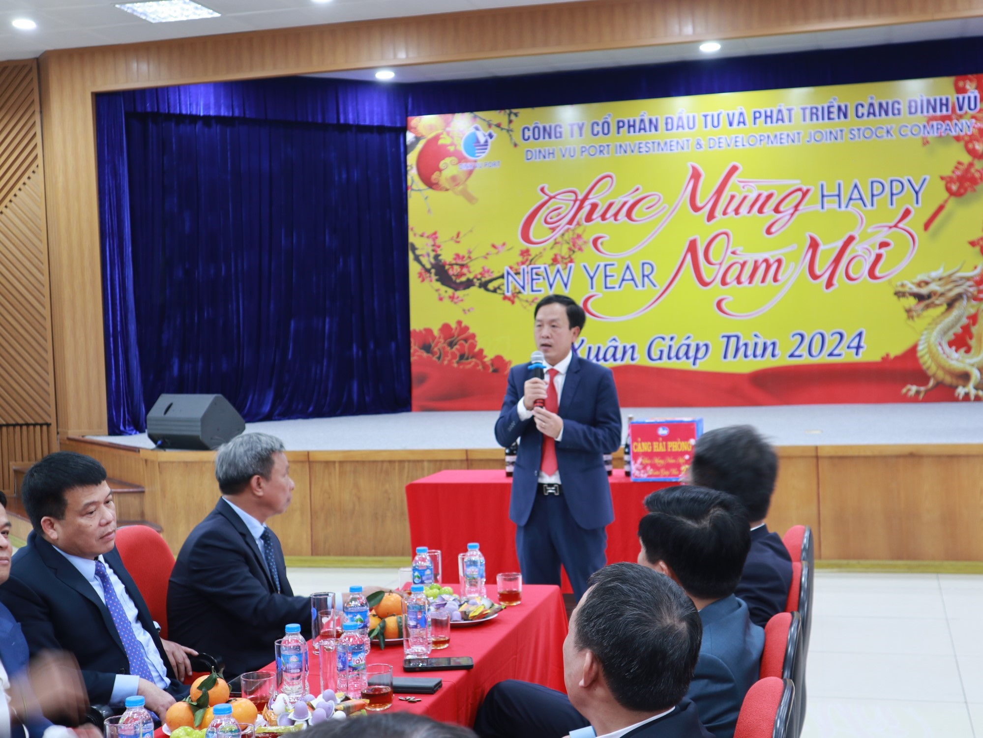 Ông Phạm Hồng Minh - Bí thư Đảng ủy, Chủ tịch HĐQT Cảng Hải Phòng phát biểu chúc mừng tại Hội nghị